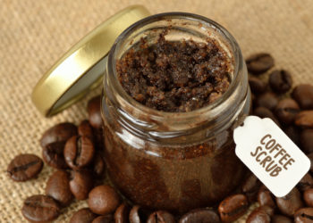 Wonderful beauty hack with the help of toothpaste and instant coffee powder