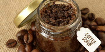 Wonderful beauty hack with the help of toothpaste and instant coffee powder