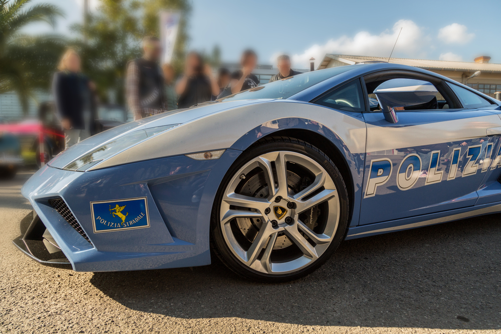 How Lamborghini Huracans fight Italian crimes